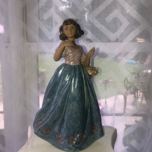 Lladro Other - Lladro "A MORNING WALK" Girl in Blue Dress #2427